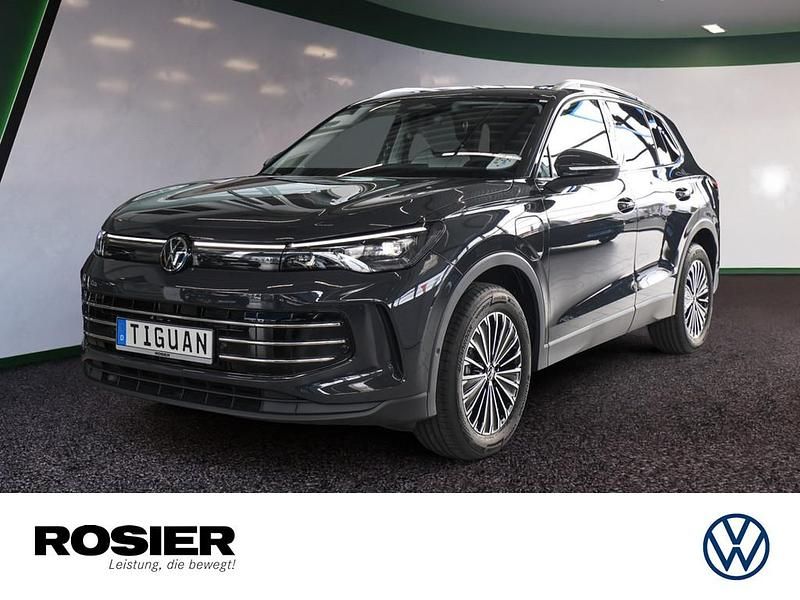 Grau / uranograu Gebraucht 2025 VW Tiguan Elegance SUV | 48.880 € (Fairer Preis) - Bild 1/4