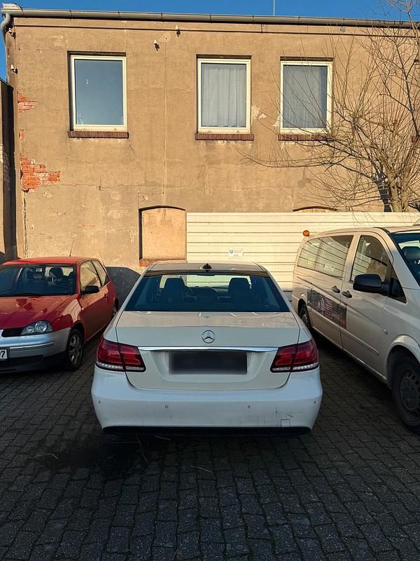 Gebraucht Mercedes E200 136 PS (100 kW) 2015 Gelb Limousine