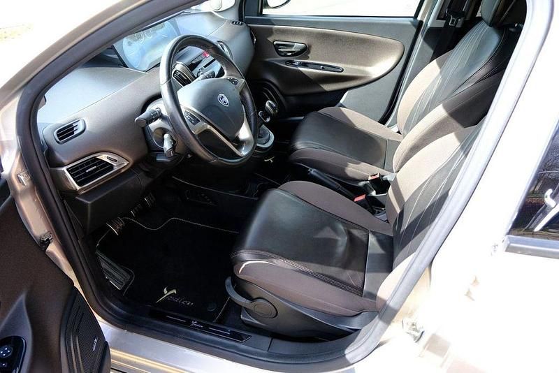 Gebraucht Lancia Ypsilon Platinum 80 PS (58 kW) 2015 Braun Kleinwagen