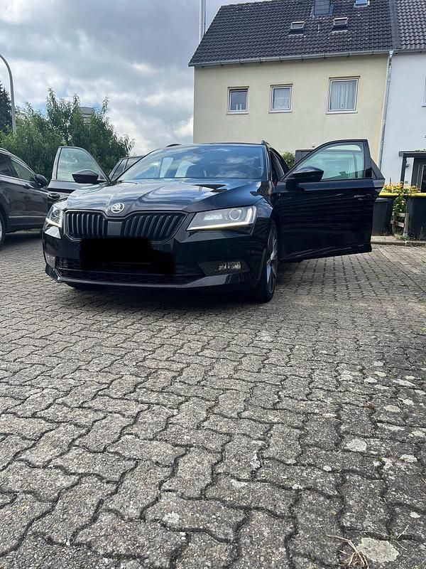 Schwarz Gebraucht 2017 Skoda Superb Kombi | 16.000 € (Guter Preis) - Bild 1/4
