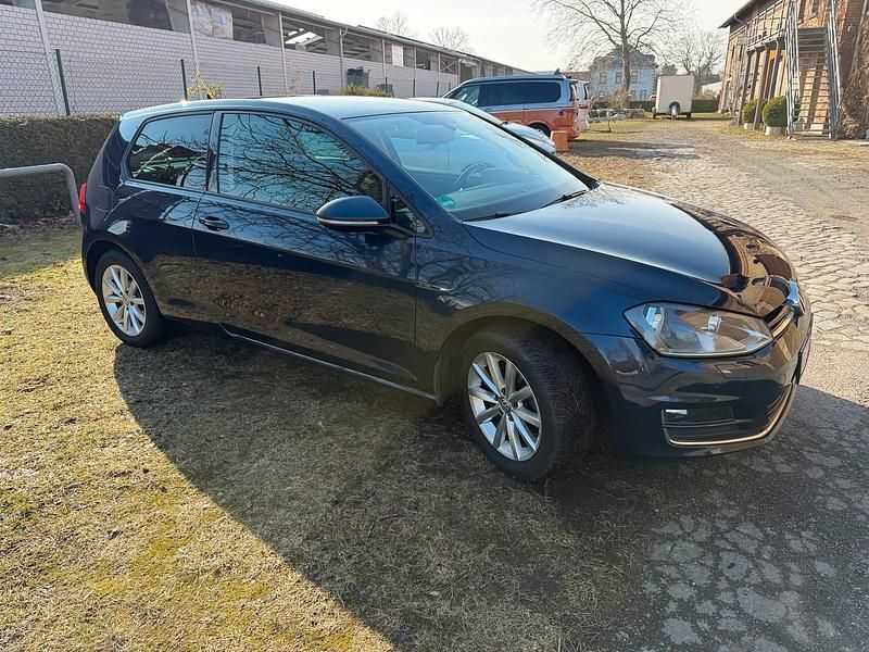 Gebraucht VW Golf VII LOUNGE 125 PS (91 kW) 2015 Blau Kleinwagen