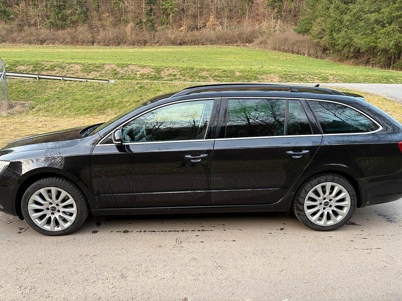 Gebraucht Skoda Superb 170 PS (125 kW) 2015 Schwarz Kombi