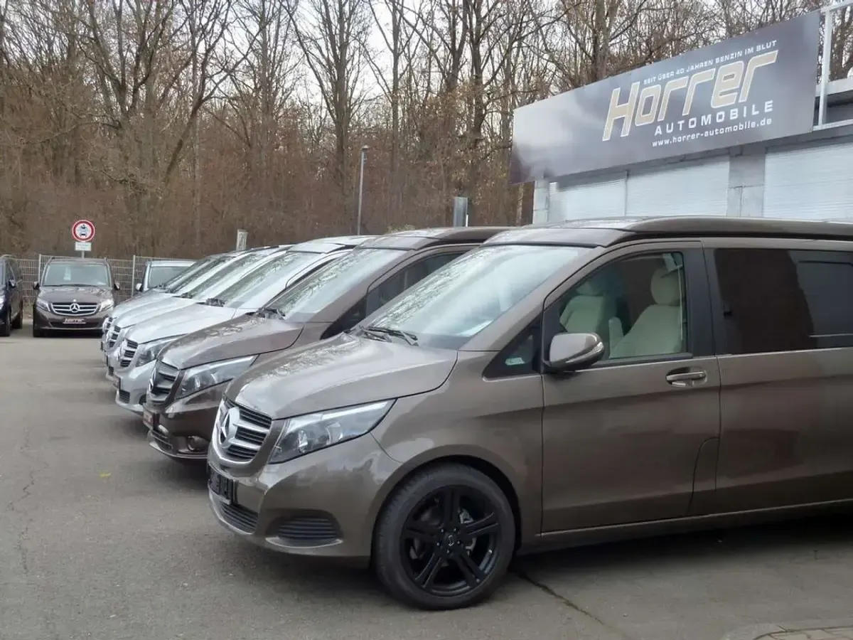 Gebraucht Mercedes V300 Avantgarde 237 PS (174 kW) 2025 Obsidianschwarz metallic Van / Kleinbus