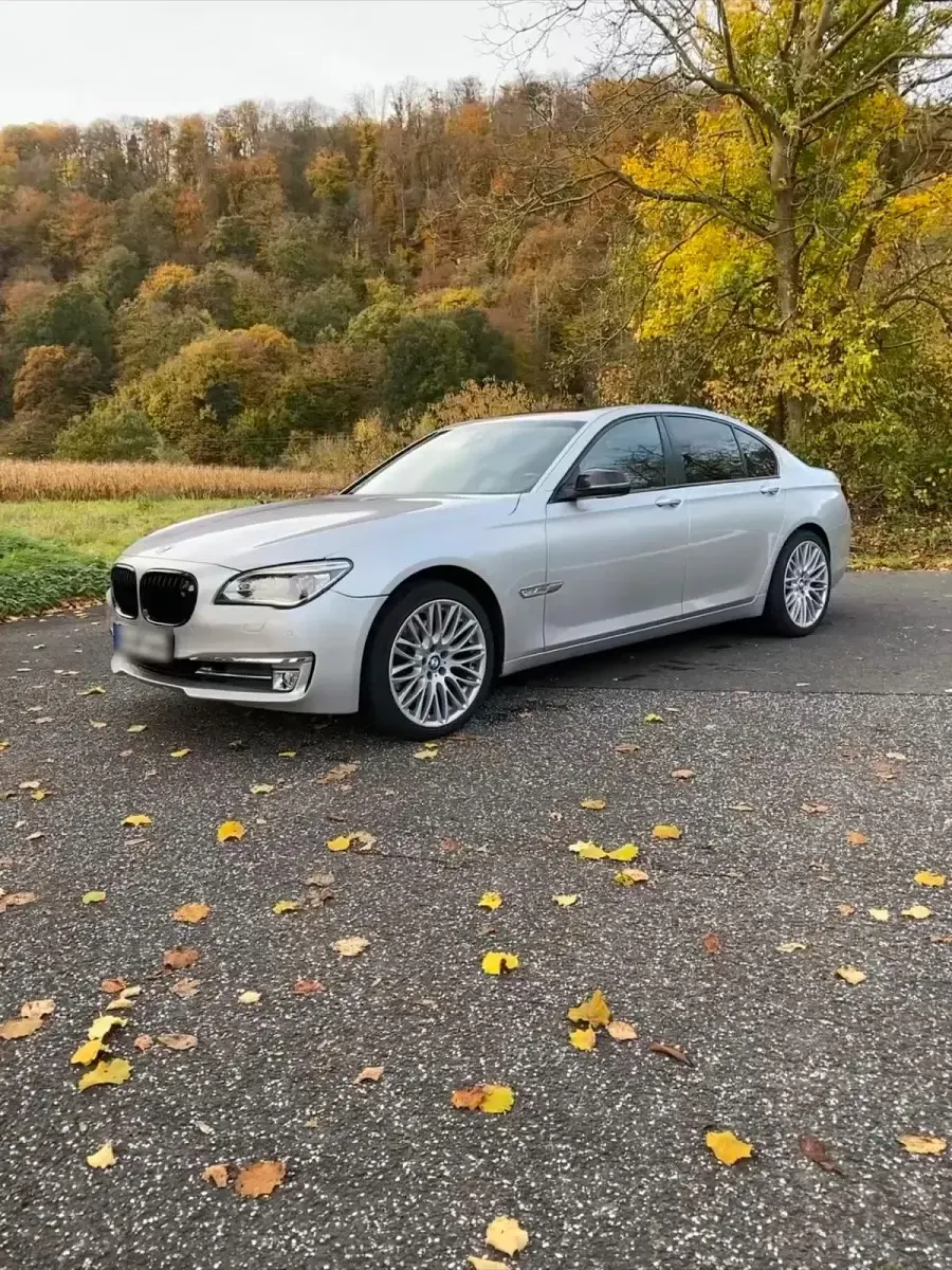 Gebraucht BMW 740 320 PS (235 kW) 2012 Silber Limousine