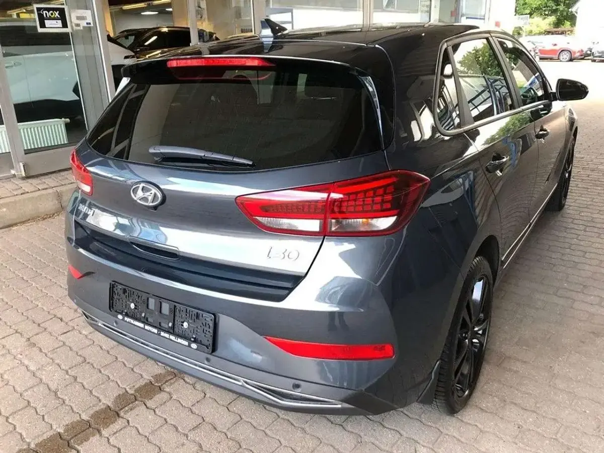 Gebraucht Hyundai i30 Advantage 160 PS (117 kW) 2024 Dark knight metallic Kleinwagen