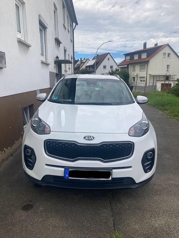Weiß Gebraucht 2018 Kia Sportage SUV | 13.900 € (Fairer Preis) - Bild 1/4