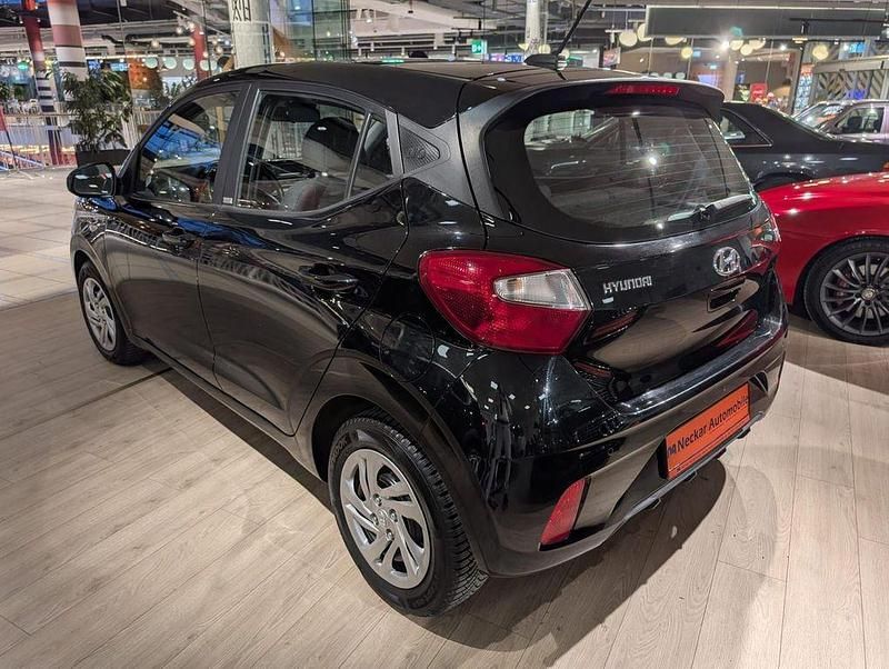 Gebraucht Hyundai i10 Select 67 PS (49 kW) 2021 Schwarz Kleinwagen