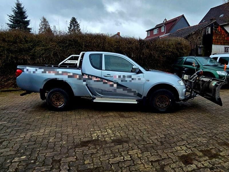 Gebraucht Mitsubishi L200 Invite 136 PS (100 kW) 2014 Coolsilber (m) Abholung