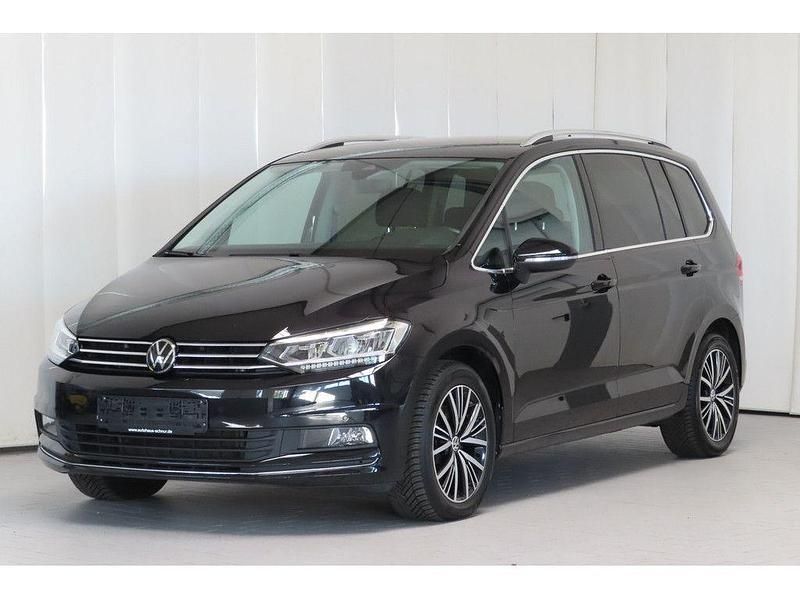 Gebraucht VW Touran Highline 150 PS (110 kW) 2023 Schwarz Van / Kleinbus