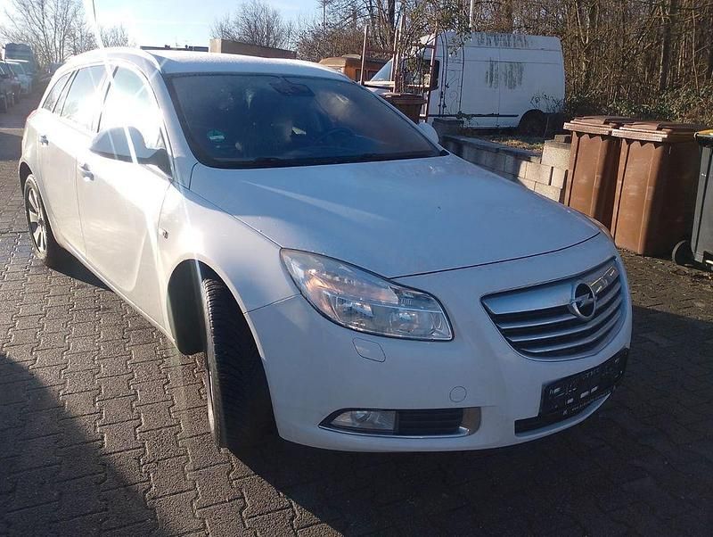 Gebraucht Opel Insignia 131 PS (96 kW) 2010 Weiß Kombi