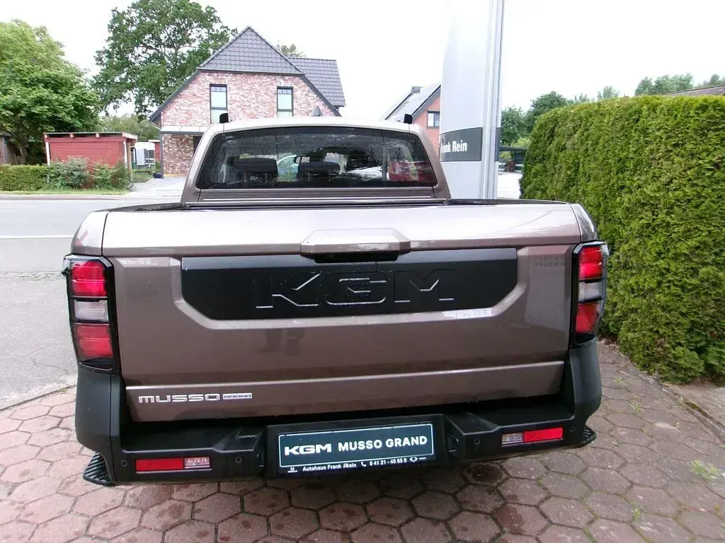 Neu KGM Musso 201 PS (147 kW) 2026 Braun Pickup
