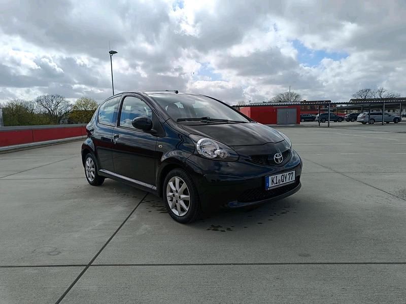 Schwarz Gebraucht 2006 Toyota Aygo Kleinwagen | 3.150 € (Teuer) - Bild 1/4