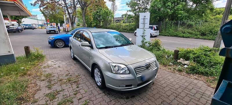 Grau Gebraucht 2003 Toyota Avensis Limousine | 4.000 € (Fairer Preis) - Bild 1/4
