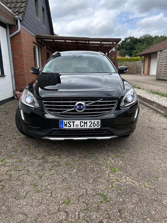 Schwarz Gebraucht 2016 Volvo XC60 Momentum SUV | 17.500 € (Guter Preis) - Bild 1/4