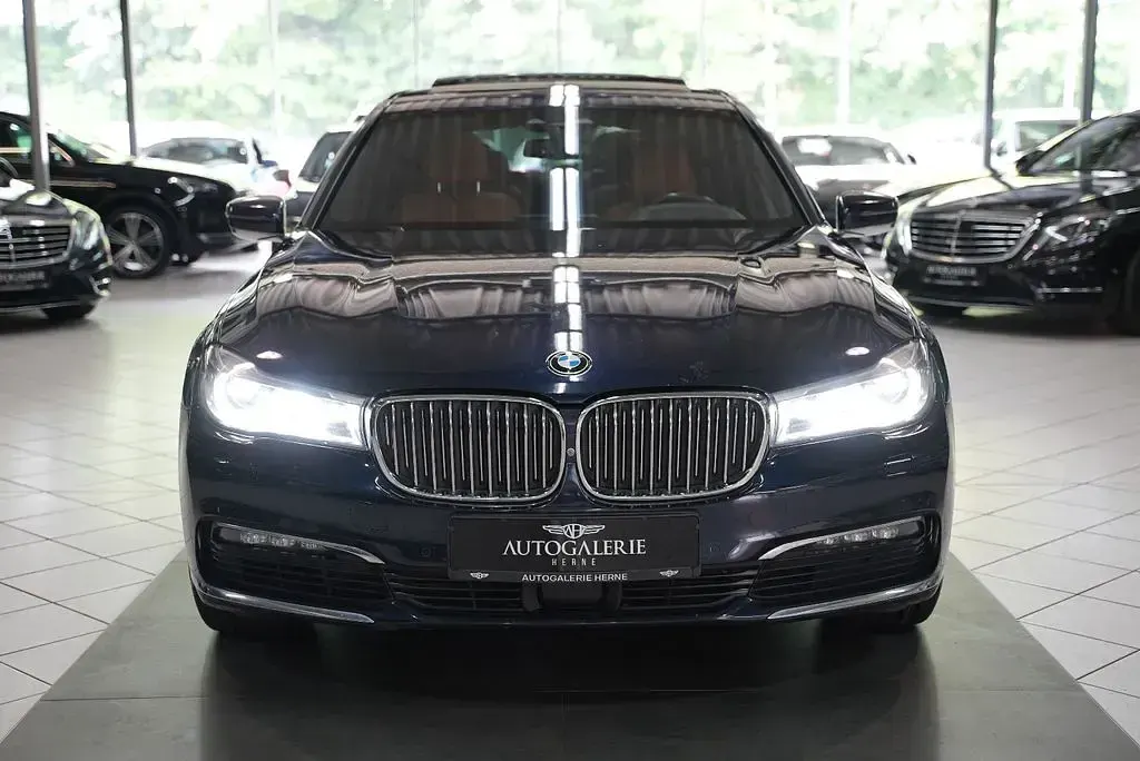 Gebraucht BMW 750L 400 PS (294 kW) 2019 Blau Limousine