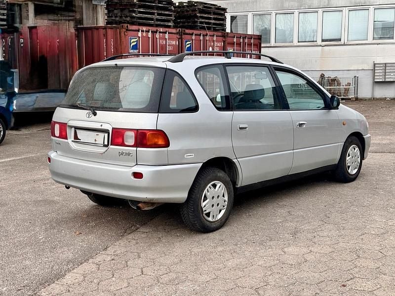Gebraucht Toyota Picnic 90 PS (66 kW) 1998 Silber Van / Kleinbus