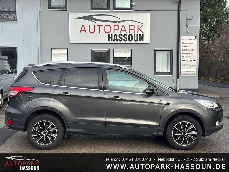 Gebraucht Ford Kuga Titanium 150 PS (110 kW) 2016 Grau SUV