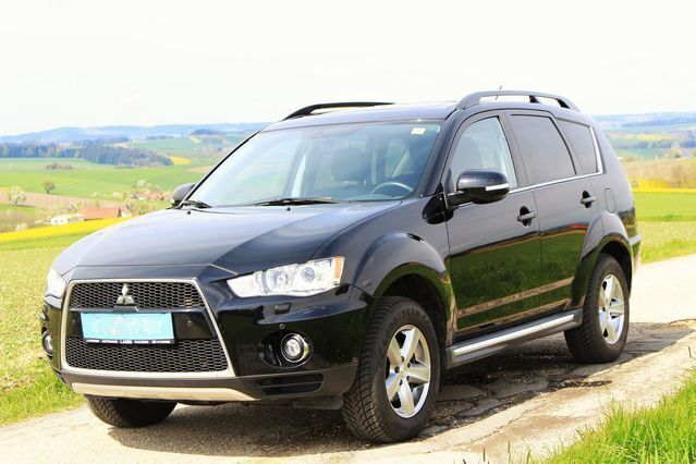Gebraucht Mitsubishi Outlander 177 PS (130 kW) 2012 Schwarz metallic SUV