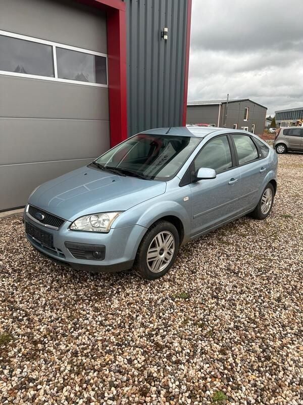 Blau Gebraucht 2005 Ford Focus Limousine | 890 € (Superpreis) - Bild 1/4
