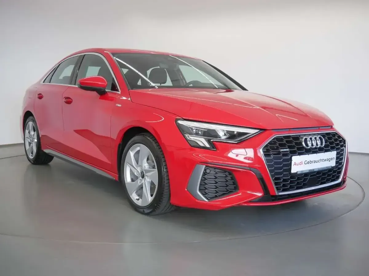 Gebraucht Audi A3 S-Line 190 PS (139 kW) 2022 Rot Limousine