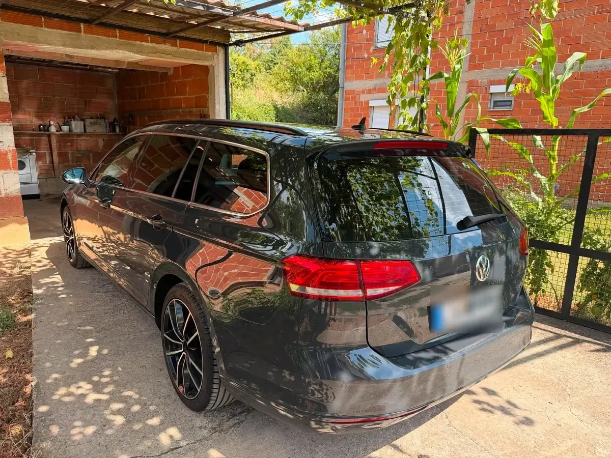 Gebraucht VW Passat Highline 150 PS (110 kW) 2018 Grau Kombi