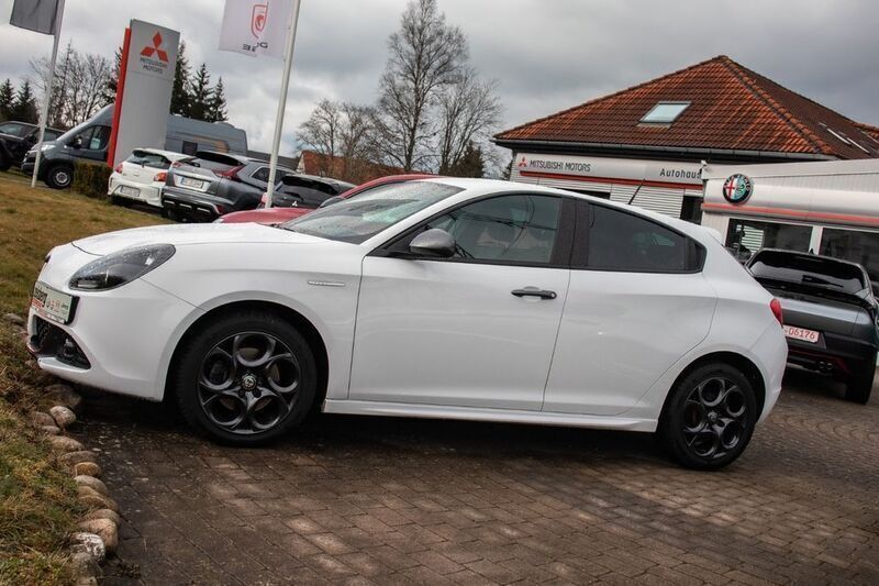 Weiß Gebraucht 2016 Alfa Romeo Giulietta Super Kleinwagen | 15.990 € (Etwas zu teuer) - Bild 1/4