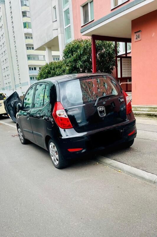 Schwarz Gebraucht 2012 Hyundai i10 Kleinwagen | 2.600 € - Bild 1/2