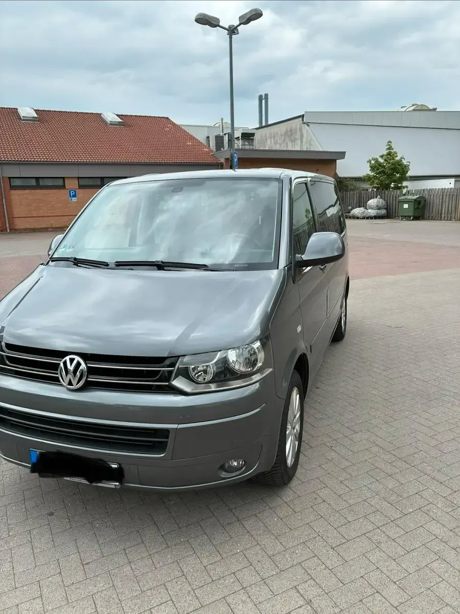 Używany VW Multivan 179 KM (131 kW) 2011 Szary Minivan