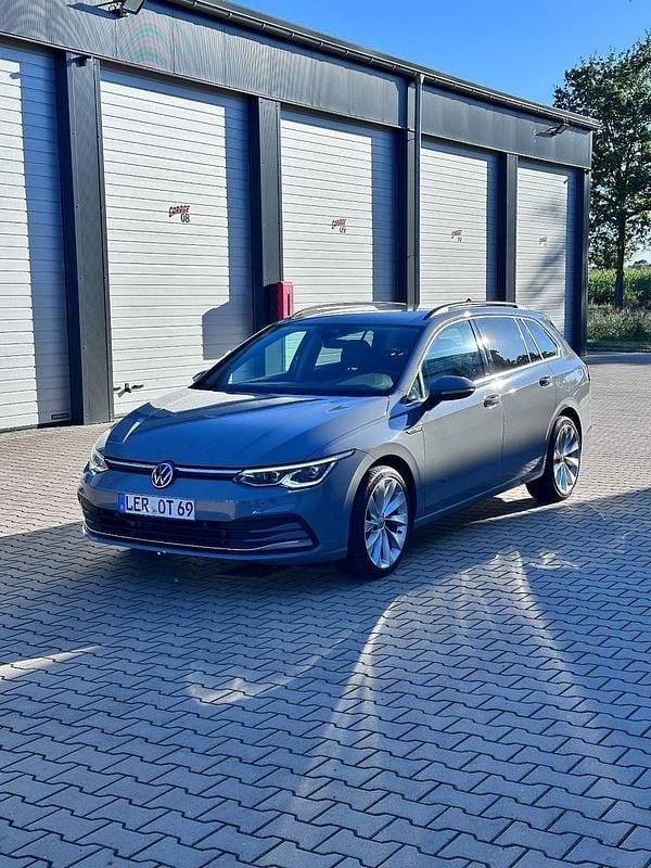 Grau Gebraucht 2022 VW Golf VIII Style Kombi | 21.290 € (Superpreis) - Bild 1/4
