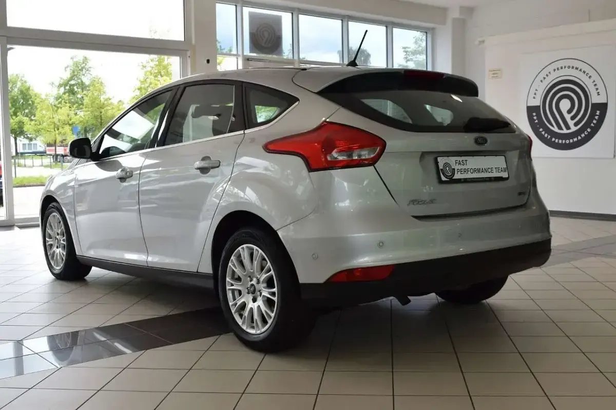 Usado Ford Focus Business Edition 101 CV (74 kW) 2018 Plateado Berlina