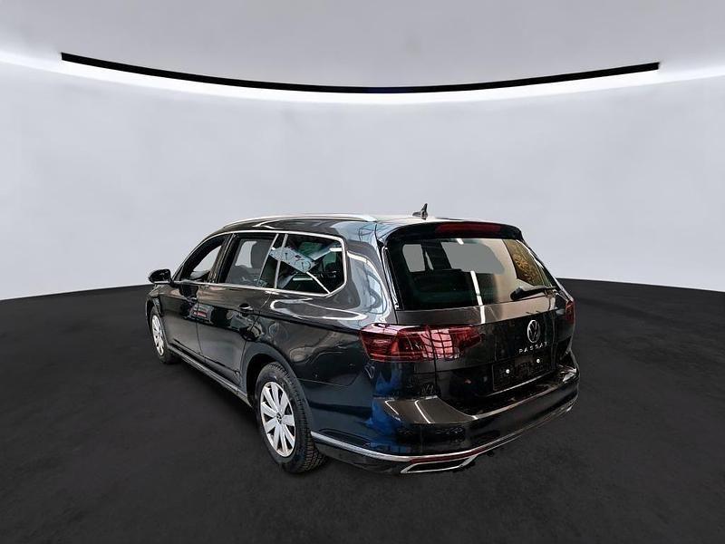 Gebraucht VW Passat Elegance 200 PS (147 kW) 2023 Grau Kombi