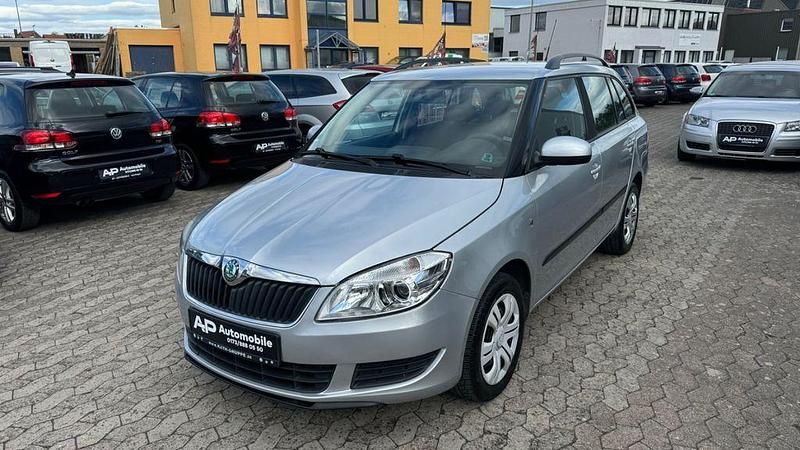 Silber Gebraucht 2011 Skoda Fabia Family Kombi | 4.300 € (Fairer Preis) - Bild 1/4