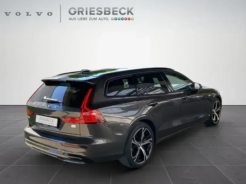 Gebraucht Volvo V60 Plus 455 PS (334 kW) 2023 Platinum grey / metallic Kombi