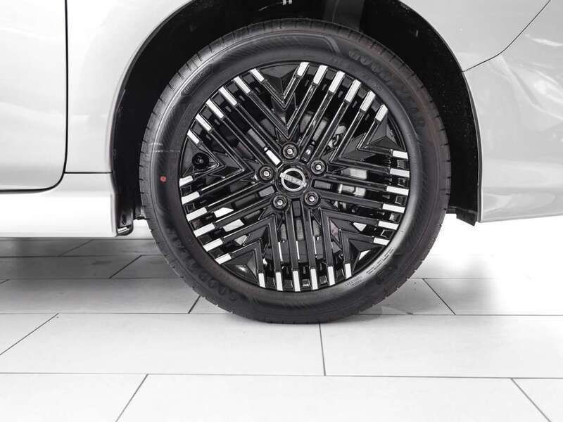 Gebraucht Nissan Leaf N-Connecta 110 kW (150 PS) 2024 Silver m/black Kleinwagen