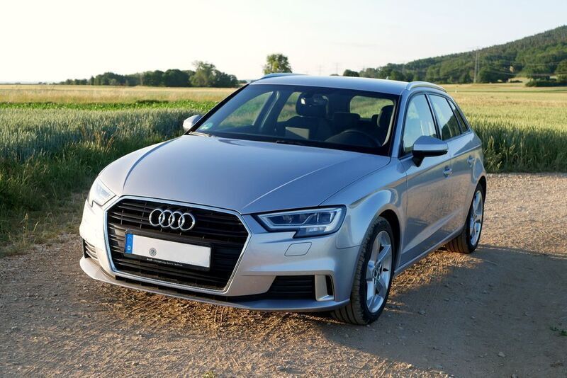Silber Gebraucht 2017 Audi A3 Sportback Design Limousine | 14.800 € (Guter Preis) - Bild 1/4