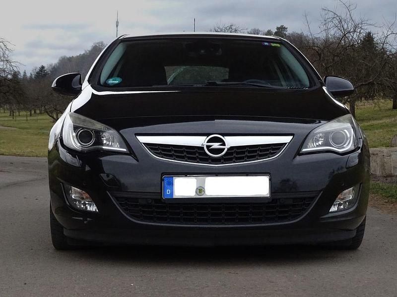 Gebraucht Opel Astra Edition 179 PS (131 kW) 2010 Schwarz Limousine