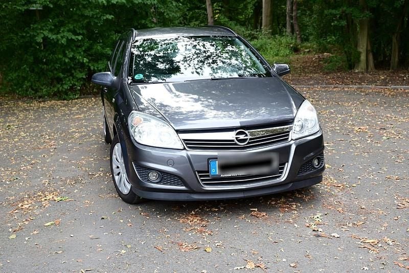 Grau Gebraucht 2009 Opel Astra Kombi | 2.300 € (Fairer Preis) - Bild 1/4