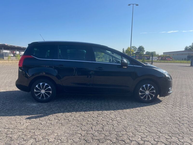 Gebraucht Peugeot 5008 163 PS (119 kW) 2010 Schwarz metallic Van / Kleinbus