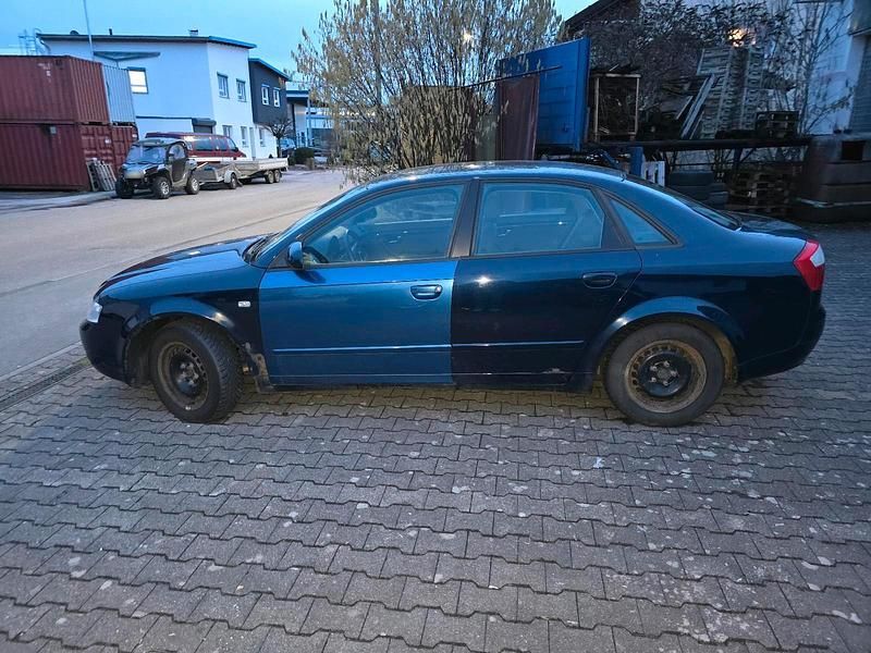 Gebraucht Audi A4 102 PS (75 kW) 2004 Blau Limousine