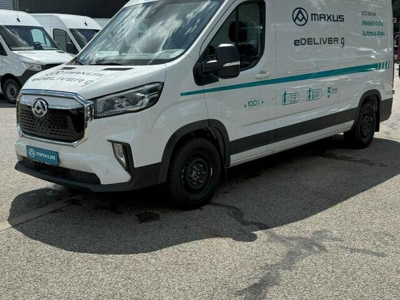 Weiss Gebraucht 2024 Maxus EV80 Van | 42.685 € (Teuer) - Bild 1/4