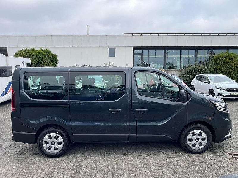Neu Renault Trafic 110 PS (80 kW) 2025 Grau Van / Kleinbus