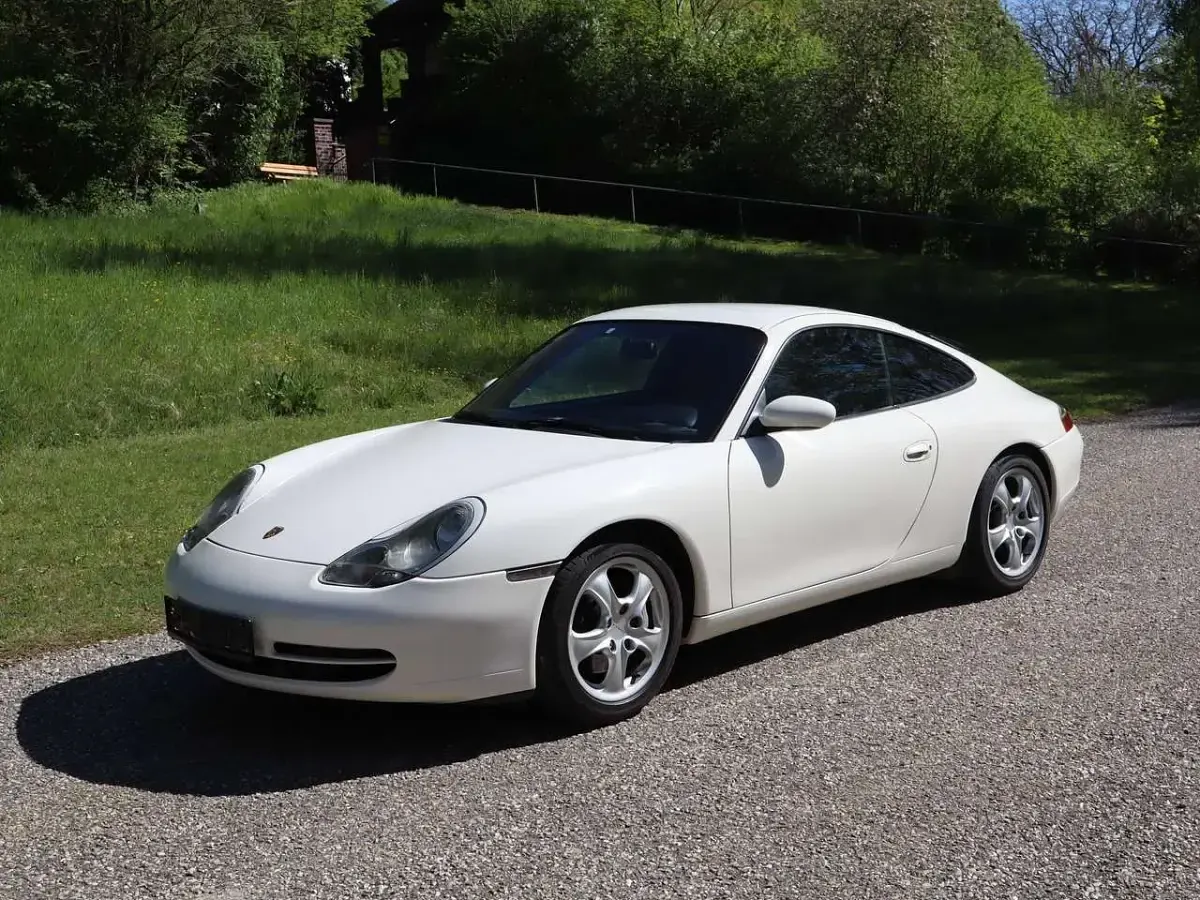 Usata Porsche 911 Carrera 4 300 CV (220 kW) 2000 Bianco Coupé
