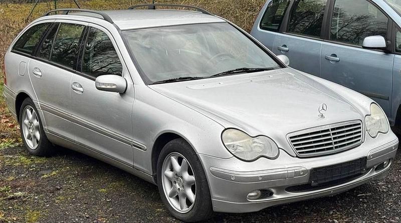 Silber Gebraucht 2003 Mercedes C240 Elegance Limousine | 1.700 € (Superpreis) - Bild 1/4