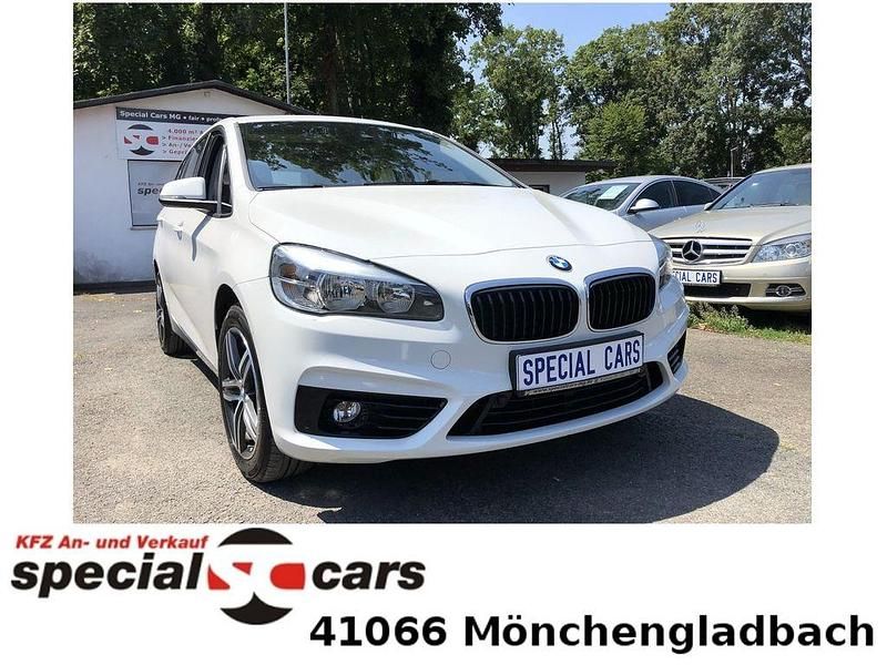 Weiß Gebraucht 2017 BMW 220 Gran Tourer Sport Line Van / Kleinbus | 14.890 € (Guter Preis) - Bild 1/4
