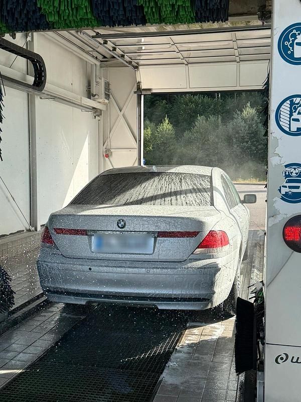 Silber Gebraucht 2005 BMW 745 Limousine | 8.999 € - Bild 1/4