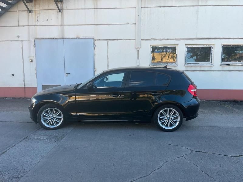 Gebraucht BMW 116 122 PS (89 kW) 2010 Schwarz Kleinwagen