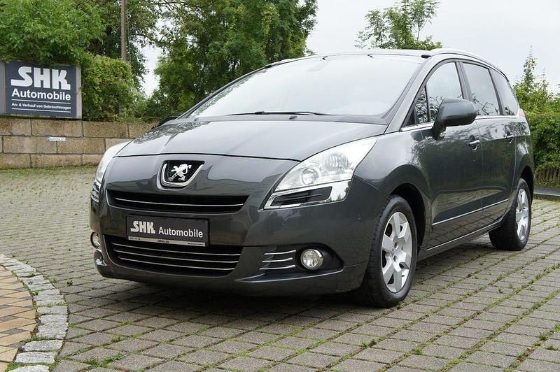 Grau Gebraucht 2012 Peugeot 5008 Family Van / Kleinbus | 6.499 € (Fairer Preis) - Bild 1/4