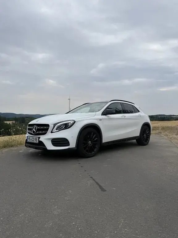 Gebraucht Mercedes GLA250 211 PS (155 kW) 2018 Weiß SUV