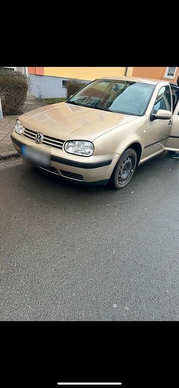 Gold Gebraucht 2001 VW Golf IV Kleinwagen | 600 € (Superpreis) - Bild 1/4