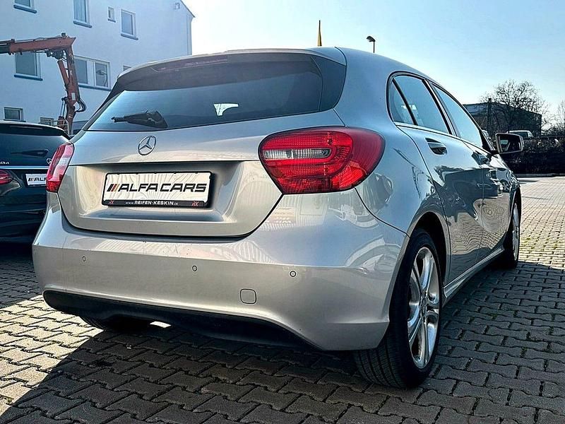 Gebraucht Mercedes A180 Edition 122 PS (89 kW) 2015 Silber Limousine